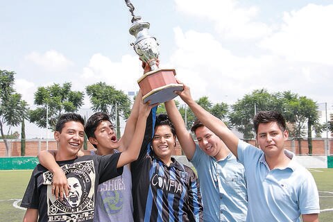 Leones Pardos se coronan en Crazy Balls