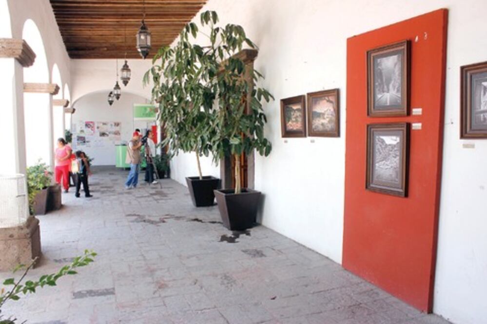  SJR, sin papelería   ni computadoras 