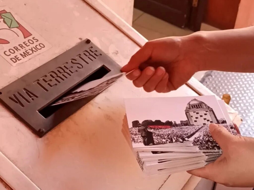 Bárcenas comparte arte por la vía postal