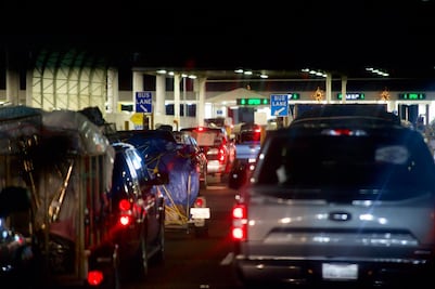 De vuelta a casa; comienza el éxodo paisano