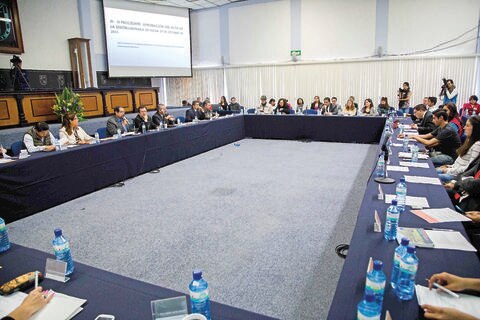 Facultades y sindicato rechazan recortes a la UAQ