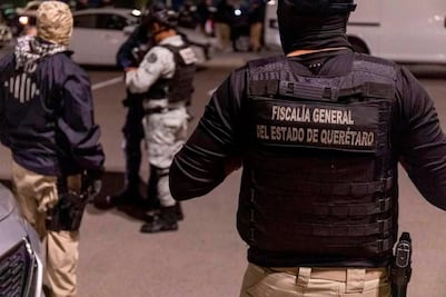 Aseguran maniquí con mensaje intimidatorio en San Juan del Río