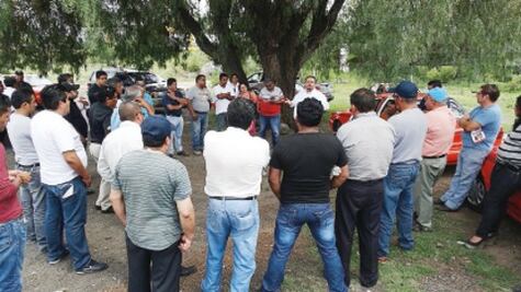 Acuerdan impulso a taxistas