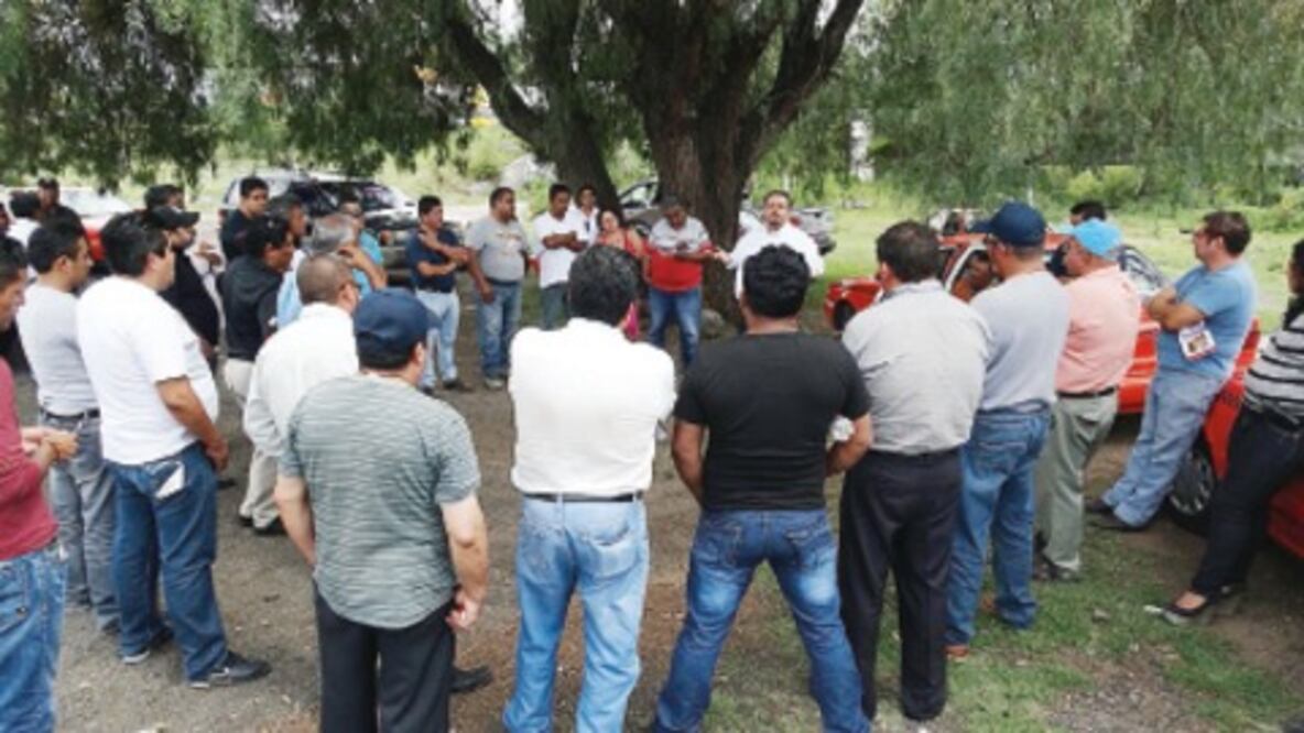 Acuerdan impulso a taxistas