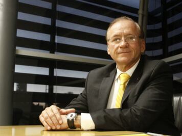 Iluminó su vida con el negocio de lámparas