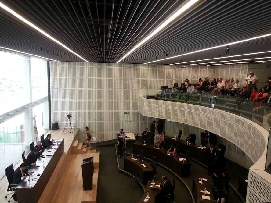 Entregan medalla "Heriberto Jara"