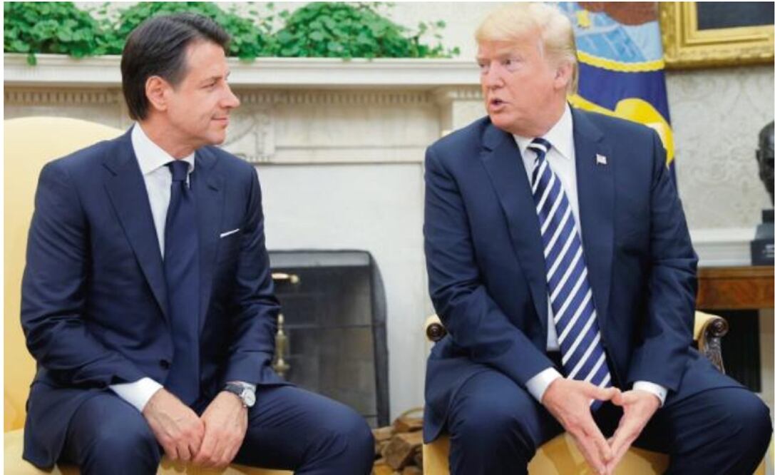 El presidente Donald Trump (der.) se reunió ayer con el primer ministro italiano, Giuseppe Conte, y alabó su política migratoria de “mano dura”. Foto: BRIAN SNYDER. REUTERS