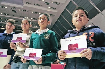 Querétaro reconoce la excelencia estudiantil 