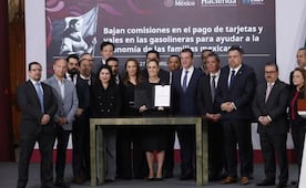 Sheinbaum anuncia acuerdo con bancos; van por reducir comisiones en pago de gasolina