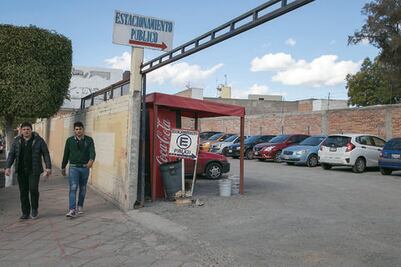 Analizan reglamento de estacionamientos 