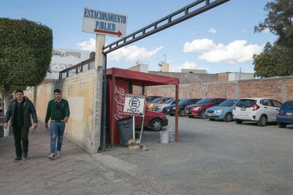 Analizan reglamento de estacionamientos 