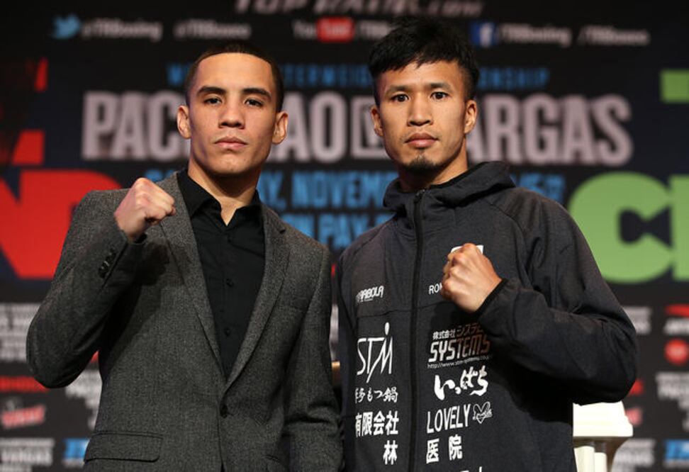 Oscar (izq.) admite que ser campeón del mundo conlleva una gran responsabilidad y asume el reto (MIKEY WILLIAMS. TOP RANK)