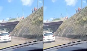 Fuga de agua potable provoca encharcamientos y afecta circulación en Bernardo Quintana