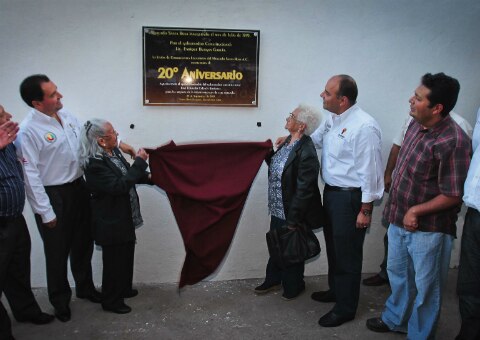 Celebran 20 años del Mercado de SRJ