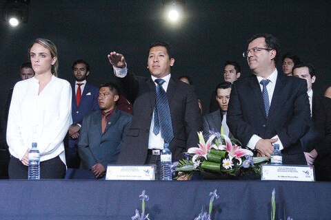 Toman protesta al nuevo líder de FEUQ