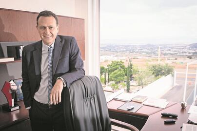 Mauricio Kuri llega a reunión con AMLO en Palacio Nacional