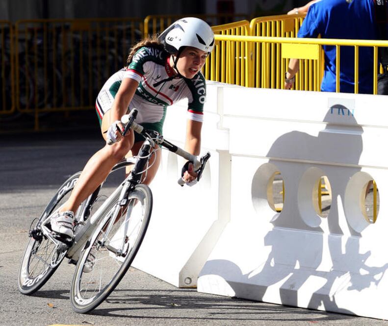 Tras una cerrada lucha con Carolina Rodríguez, la pedalista regiomontana obtuvo su cuarto título nacional. FOTO: ARCHIVO. EL UNIVERSAL