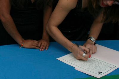 ...Y en el Registro Civil también les cierran las puertas