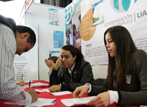 Realizan feria del empleo en la UAQ