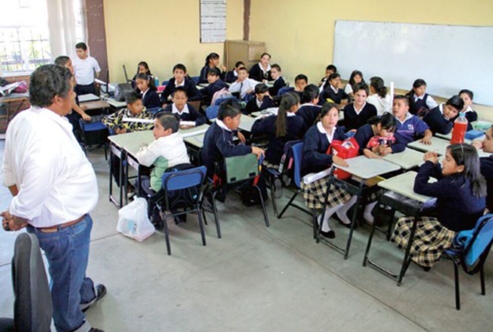 Cuentan 100 maestros con licencia para faltar a clases