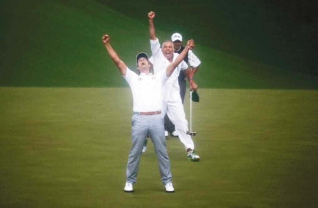 Scott vence en desempate a Cabrera