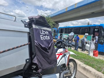 Repartidores de Uber protestan por altos cobros