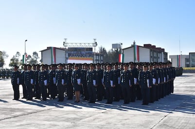 Sedena impone condecoraciones a elementos de las Fuerzas Armadas