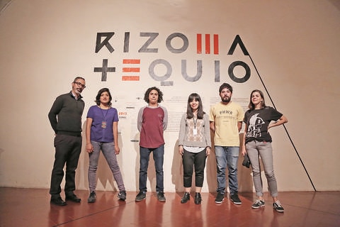 Intervención en ollas de barro, por el arte