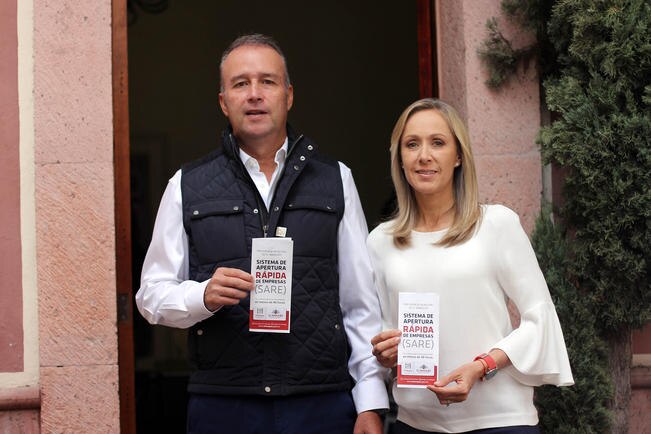 El alcalde Mario Calzada encabezó la inauguración de la ventanilla única en la cabecera de La Cañada, la cual busca agilizar trámites y reducir la espera. (LUIS SÁNCHEZ. EL UNIVERSAL)