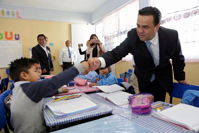 Luis Bernardo Nava Guerrero va por candidatura para la capital