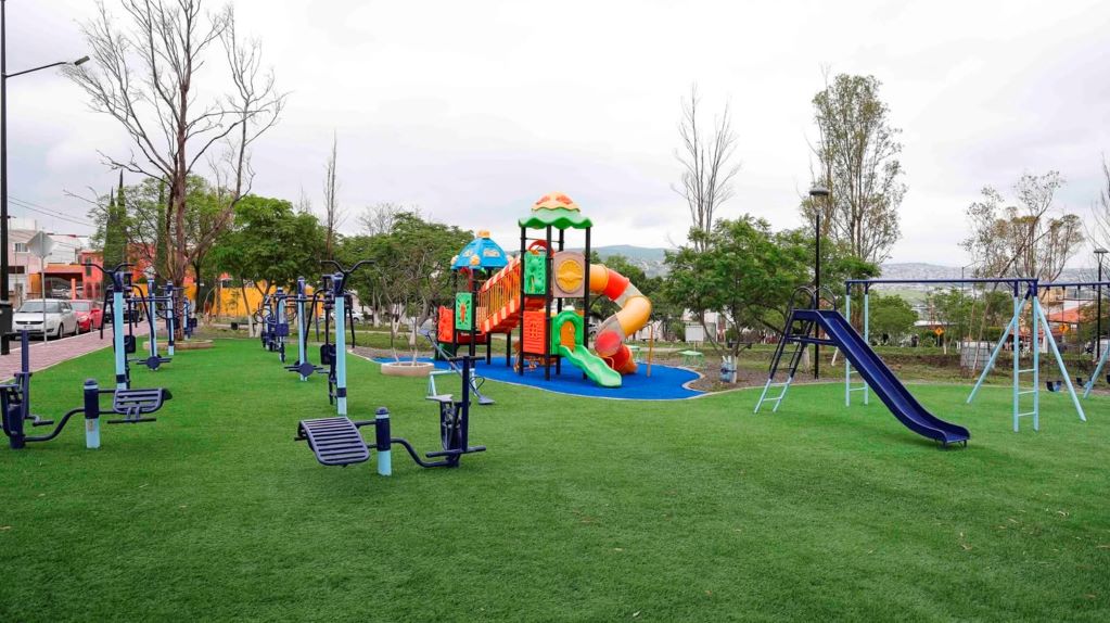 Entregan obras del Parque Atenas