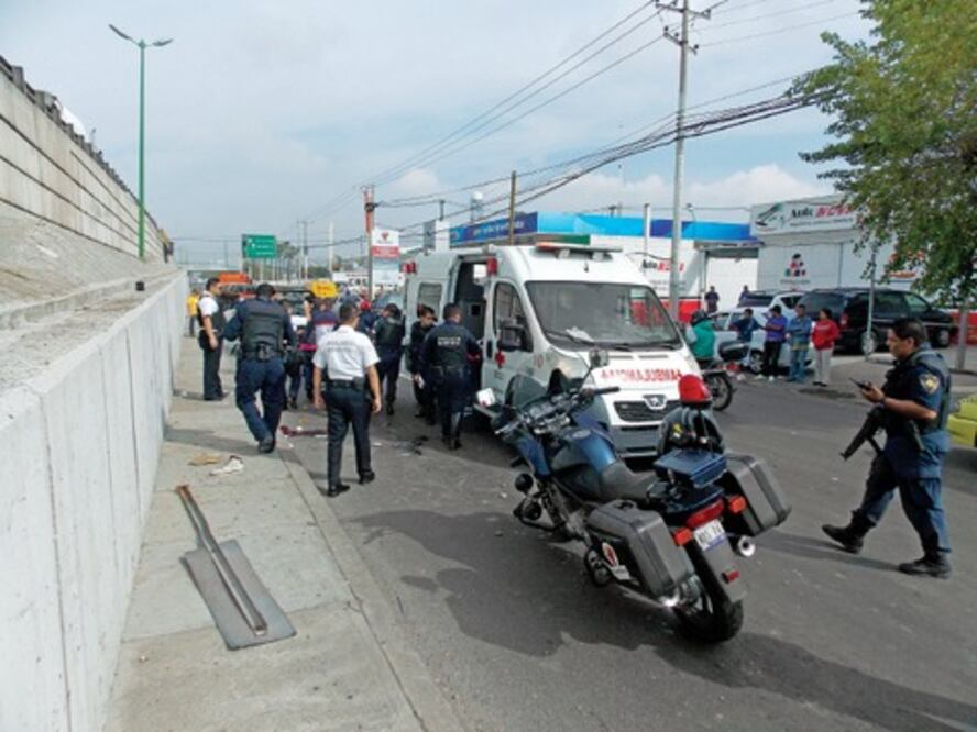 Motociclista sale herido al caer