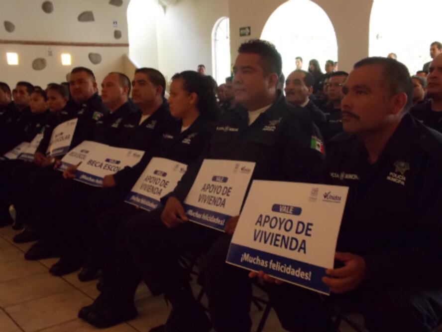 Entregan estímulos a policías de El Marqués