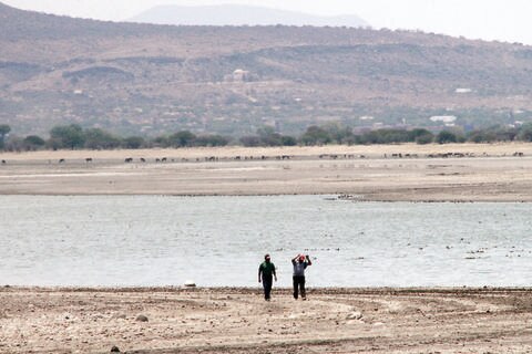 Buscan desfogar presas
