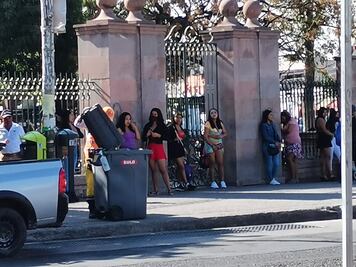 Denuncian presencia de trabajadoras sexuales en la Alameda Hidalgo, en Querétaro