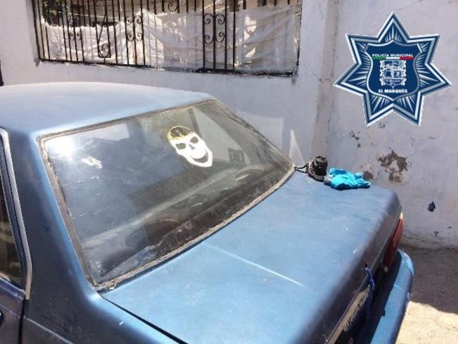 Rescatan a dos menores abandonados en un vehículo en El Marqués