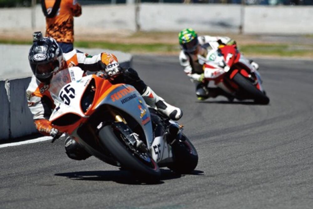 Ulysses Escobedo logra podio en casa