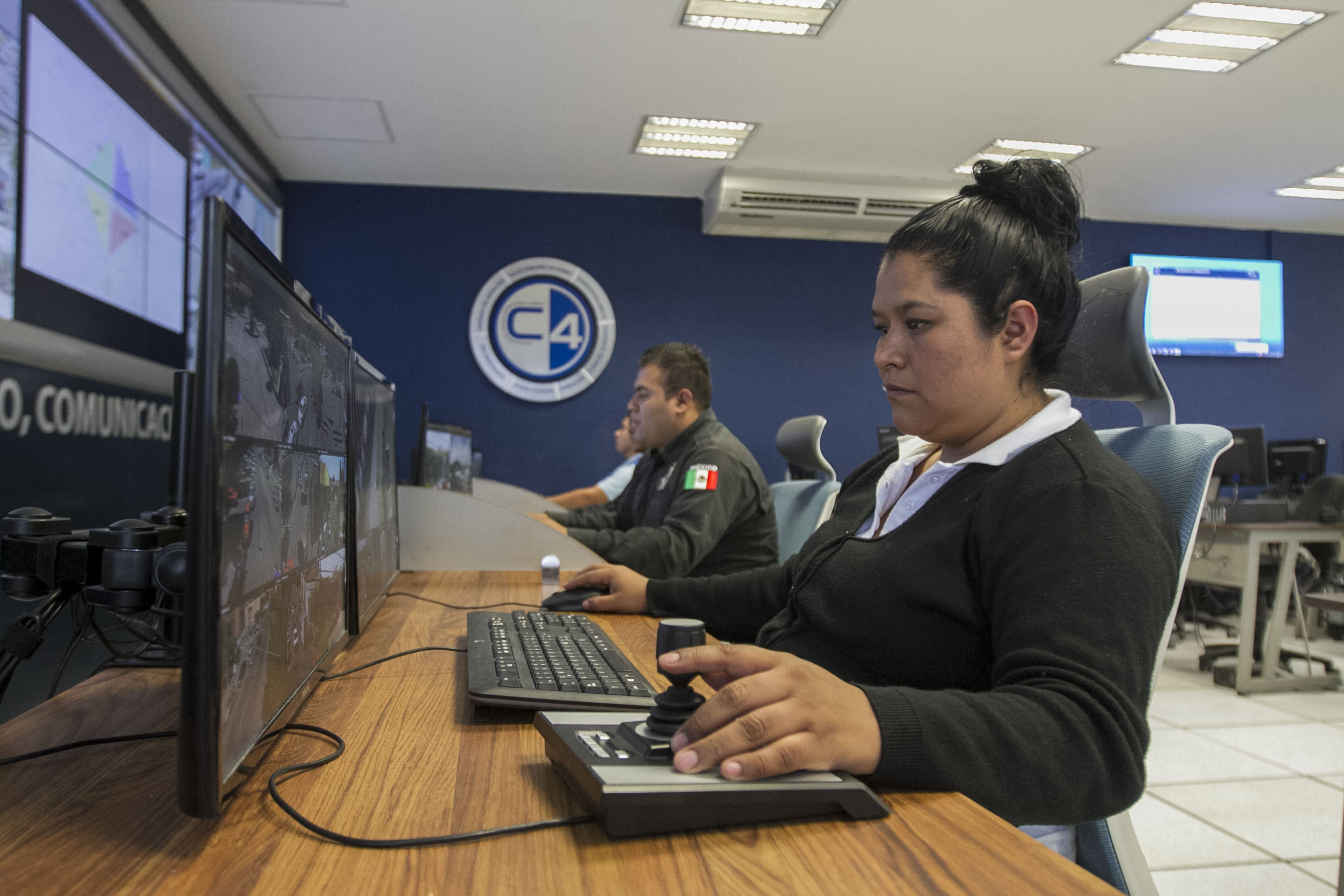 Elementos de SPM de San Juan del Río frustraron asalto en farmacia