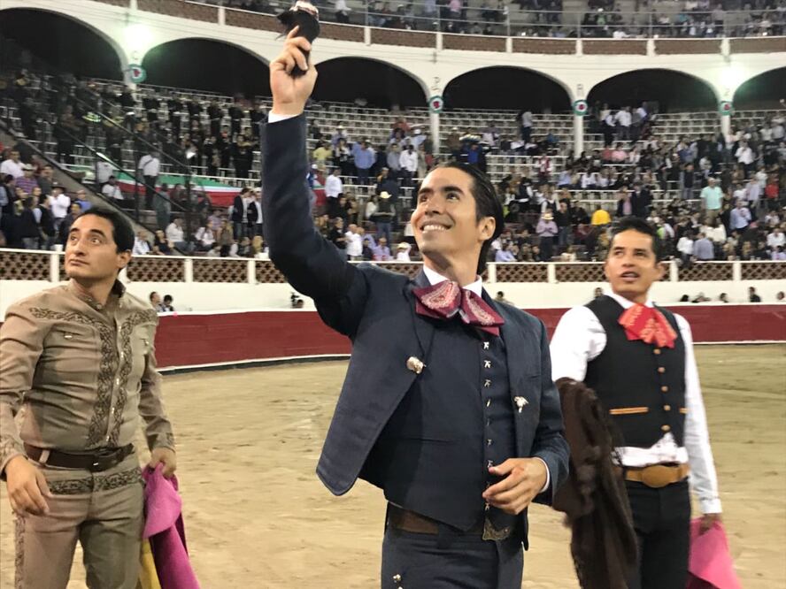 Juan Silveti agradece y dedica el apéndice que cortó.