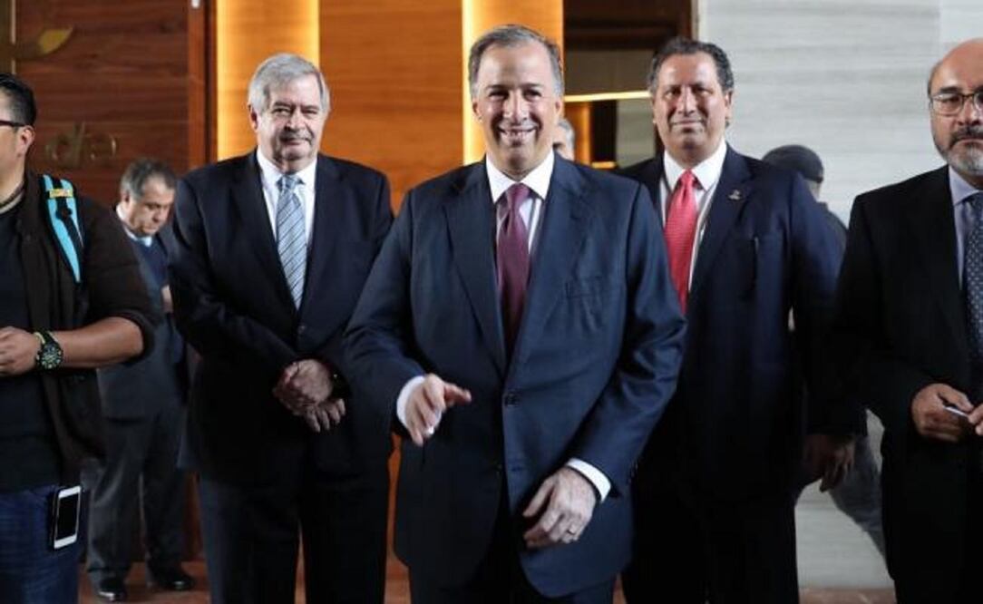El aspirante a la candidatura presidencial por la coalición Todos por México, José Antonio Meade Kuribreña, luego de un desayuno con industriales (Foto: Lucía Godínez / EL UNIVERSAL)