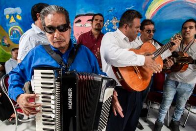 #Crónica| Cumplen sueño. Invidentes se gradúan con honores