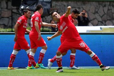 Toluca frena al líder general