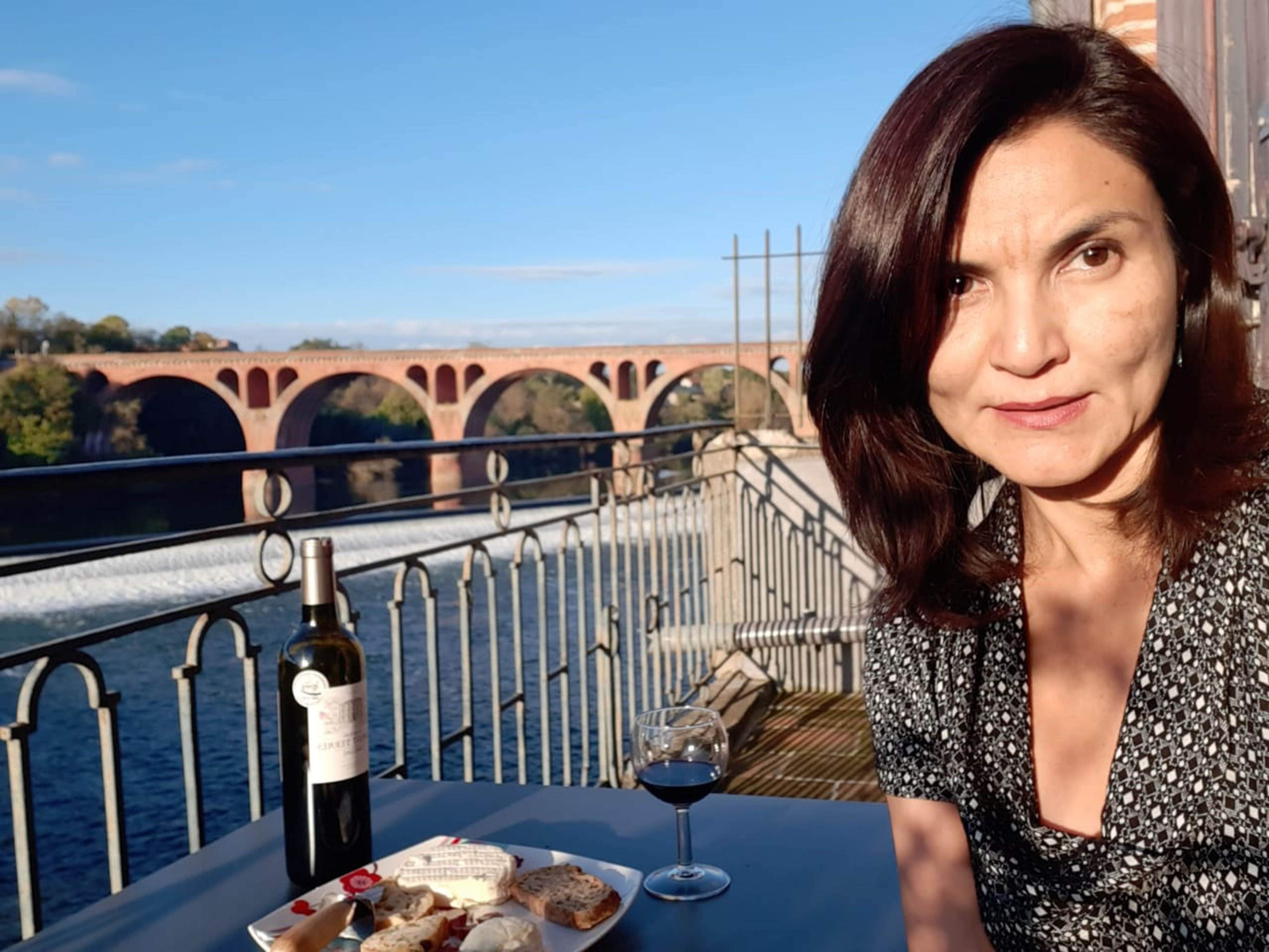 Aislamiento. Queretana sobrelleva el confinamiento en Francia