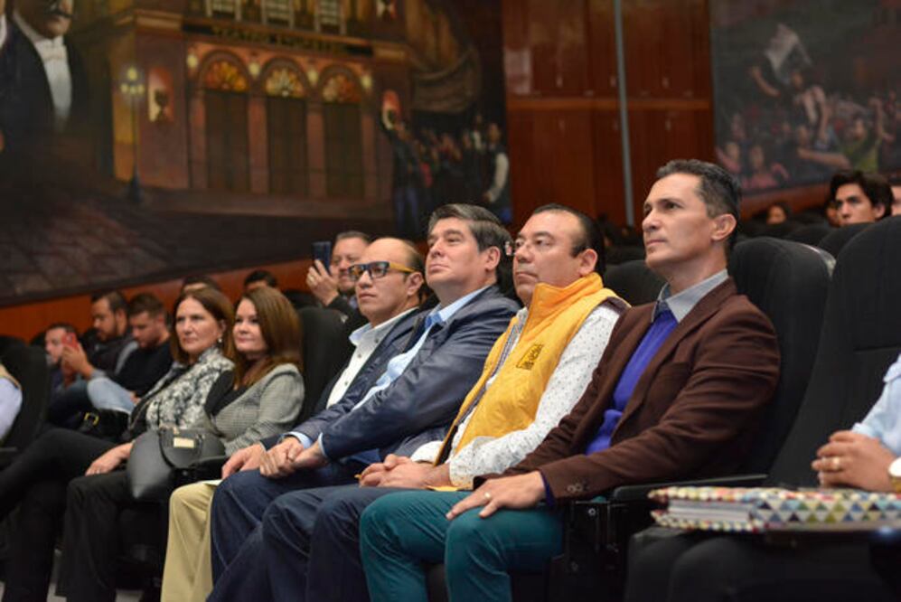 Al evento acudieron actores políticos como Adolfo Ríos, Carlos Peñafiel (centro) y Adolfo Camacho (MARIO VALDES. EL UNIVERSAL)