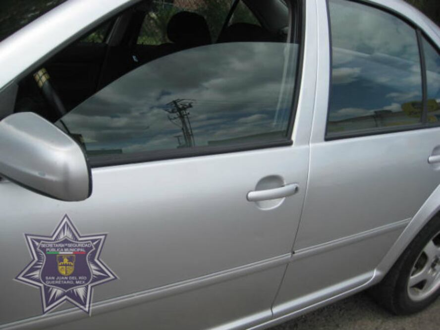 Detienen a hombres que intentaban robar auto en SJR