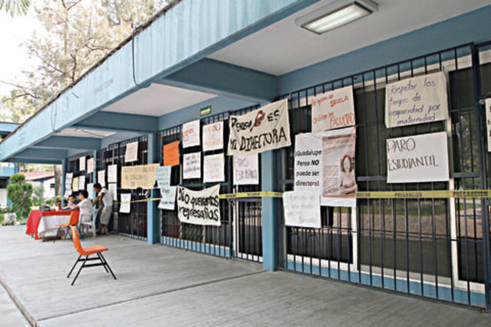 Rector de la UAQ apoya a directora de Enfermería