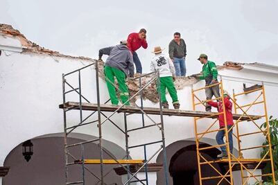 Se desploma muro de alcaldía de SJR