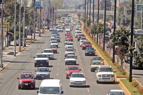 Transporte deficiente multiplica vehiculos