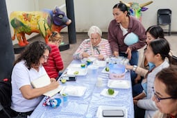 Corregidora fomenta las tradiciones mexicanas con taller de alfeñiques