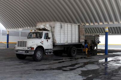 Retiran 77 toneladas de escombros de mercado